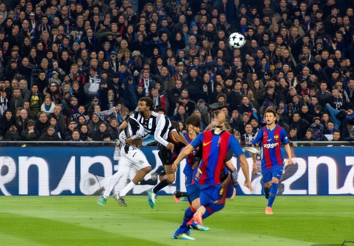 尤文图斯vs巴塞罗那欧冠激战：进球大战平局收场