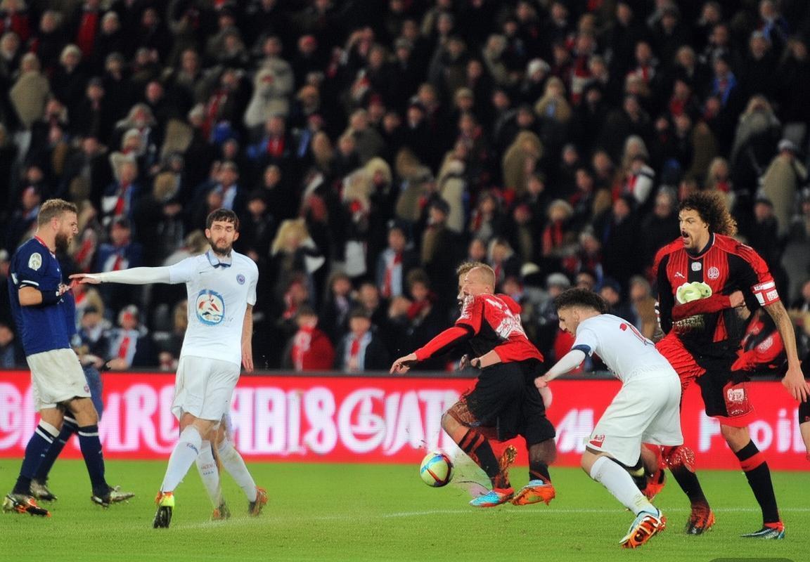 巴黎圣日耳曼VS兰斯：法甲巅峰对决精彩回顾